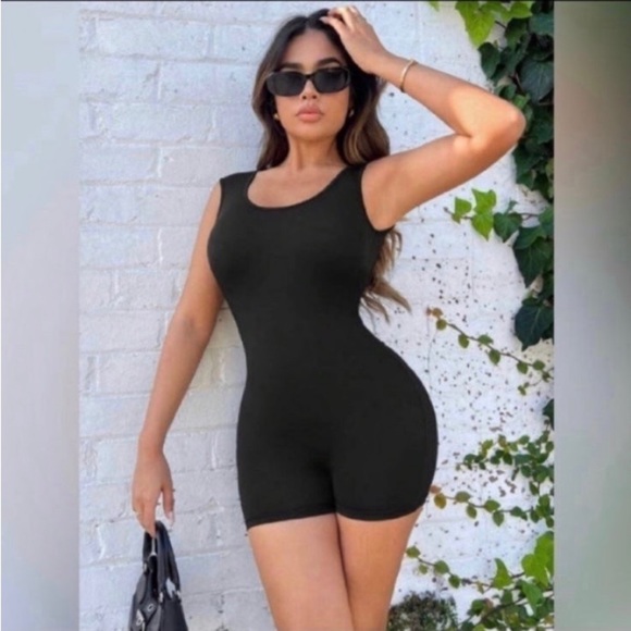 Black Backless Romper Jumpsuit - Picture 2 of 8